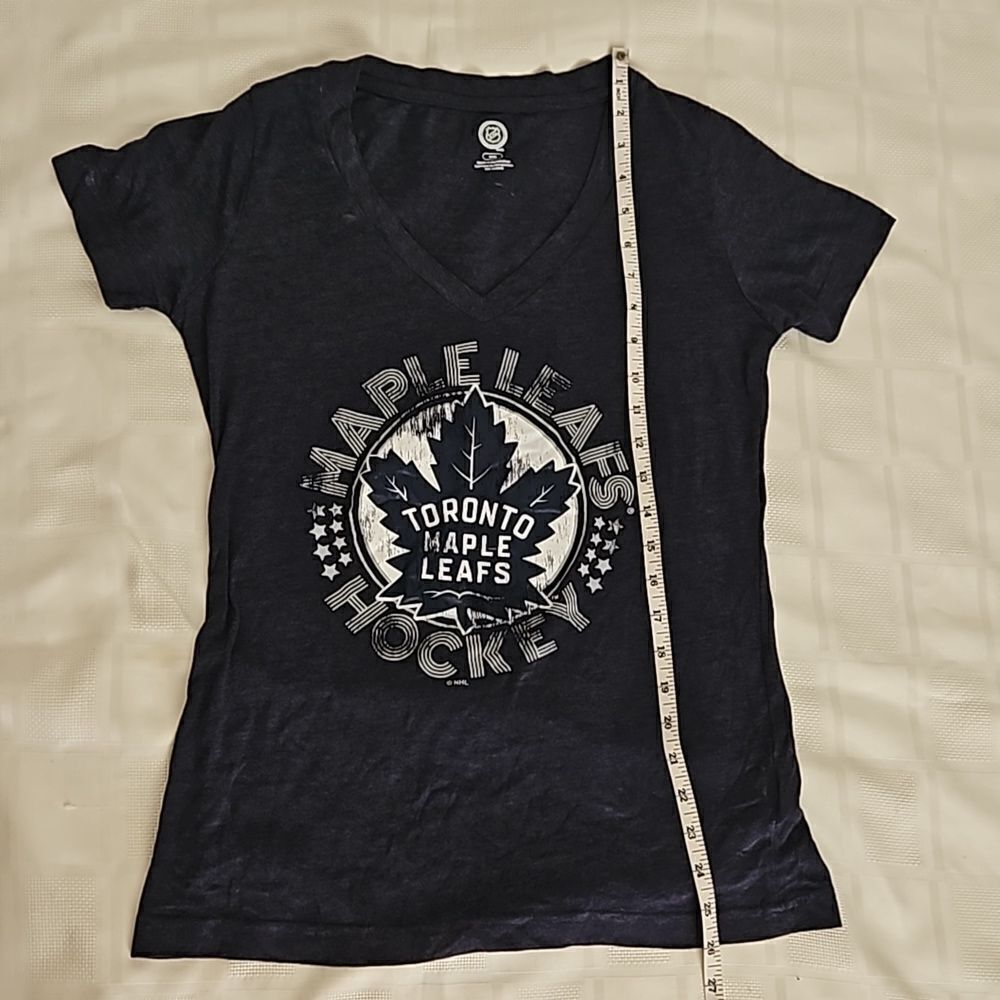 NHL Women's Hockey Logo Toronto Maple Leaf T-Shirt Navy Blue Medium - Picture 12 of 16